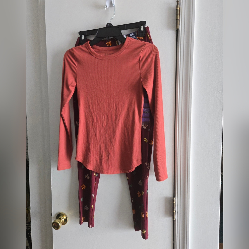 NWT 2pc Top and Leggins